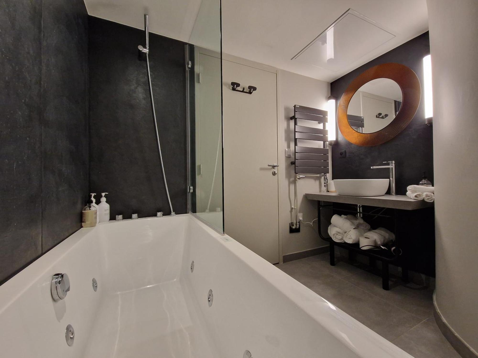 Domaine De L'Epau Eco-Resort Yvré-lʼÉvêque Buitenkant foto