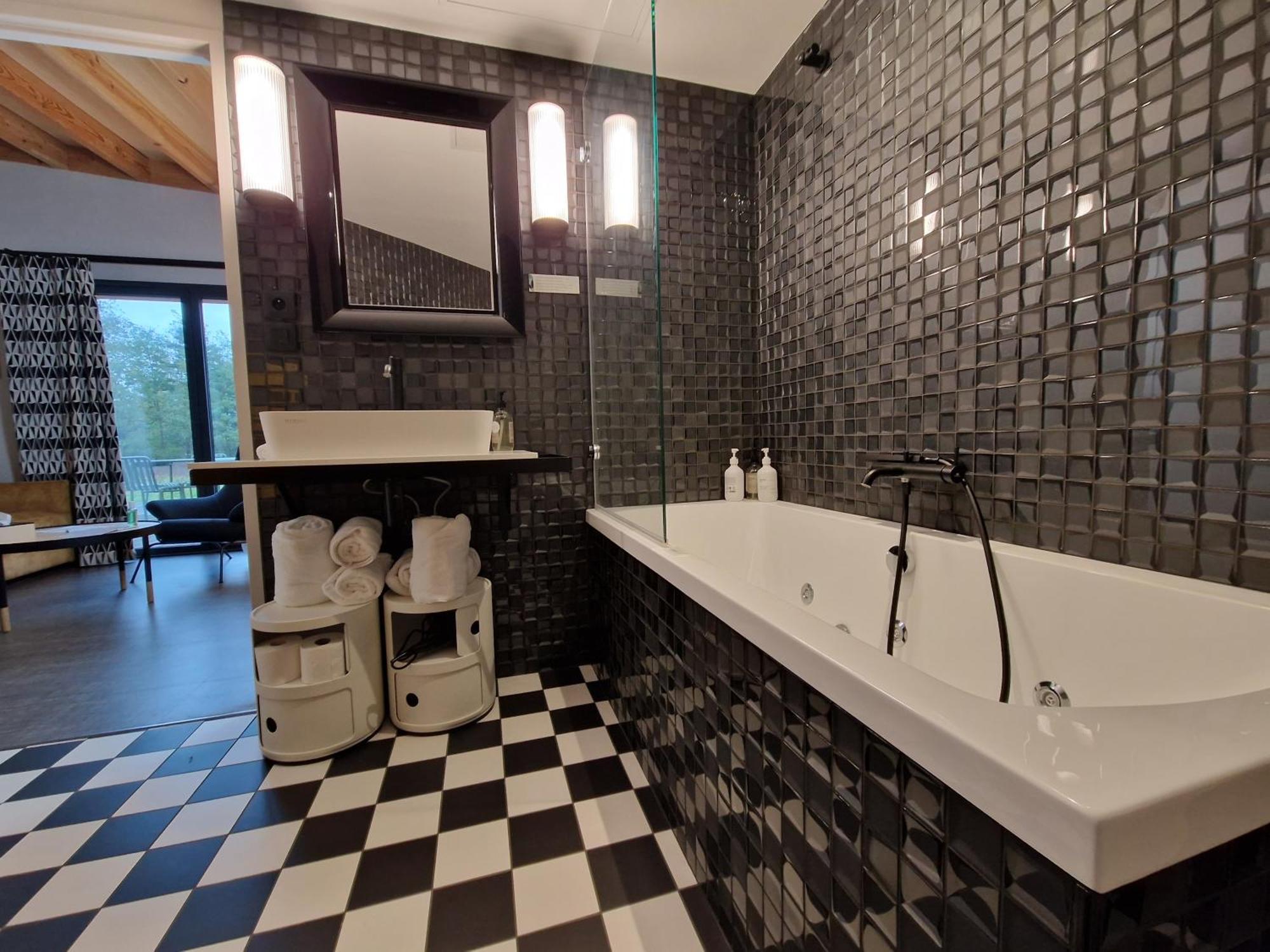 Domaine De L'Epau Eco-Resort Yvré-lʼÉvêque Buitenkant foto