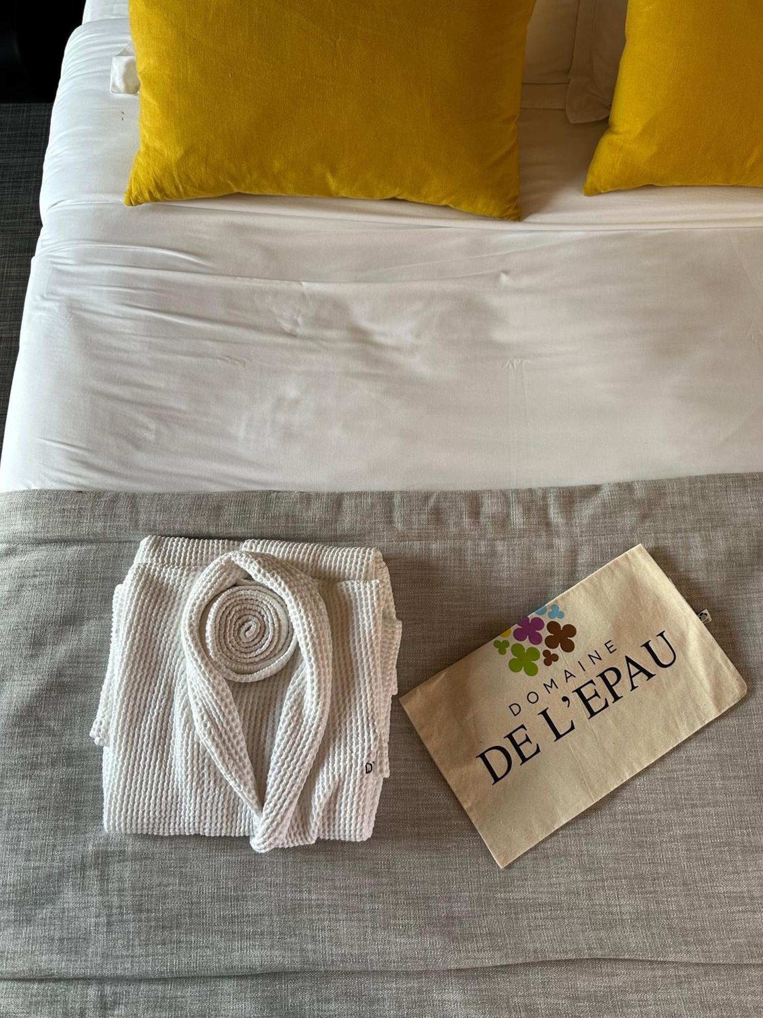 Domaine De L'Epau Eco-Resort Yvré-lʼÉvêque Buitenkant foto